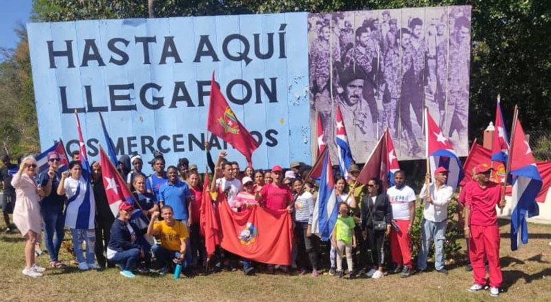 Un grupo de 63 jóvenes matanceros reeditaron la tradicional caminata de 63 kilómetros desde el Museo de la Comandancia de la FAR hasta Playa Girón. No olvidamos nuestra historia. #GirónDeVictorias #Cuba @DiazCanelB @DrRobertoMOjeda @UJCdeCuba