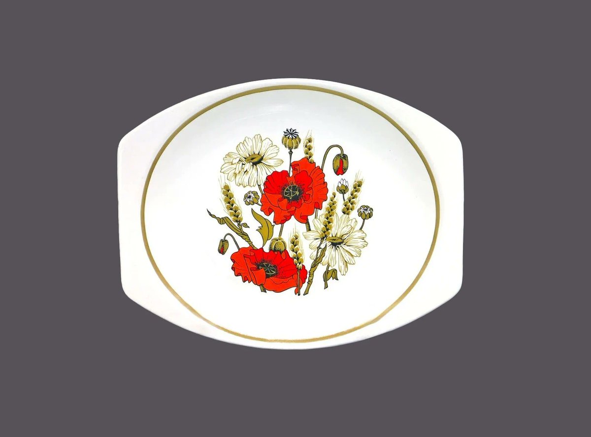 J&G Meakin Poppy lugged platter. Studio Line ironstone made in England. Eve Midwinter design. etsy.me/3Jrd8u5 via @Etsy #BuyfromGroovy #antiqueshop #tabledecor #tableware #dinnerware #JGMeakin #MeakinPoppy #flowerpower #retrotableware #EtsySellers