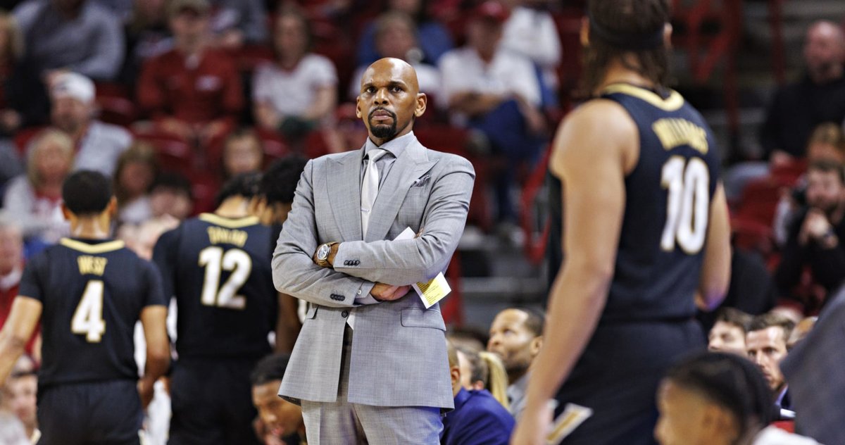 🏀🔍 Exciting News Alert! 🚨 The Charlotte Hornets are on the hunt for their next head coach! 🐝 Candidates in the running include Lakers' Jordan Ott and former Vanderbilt coach Jerry Stackhouse. 🌟 O