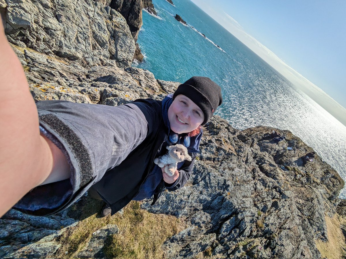 Anglesey Day 5! The weather was glorious this afternoon, practically tropical. Stood on some very steep cliffs and looked at lots of faults and 'new' units, very exciting stuff! 😁