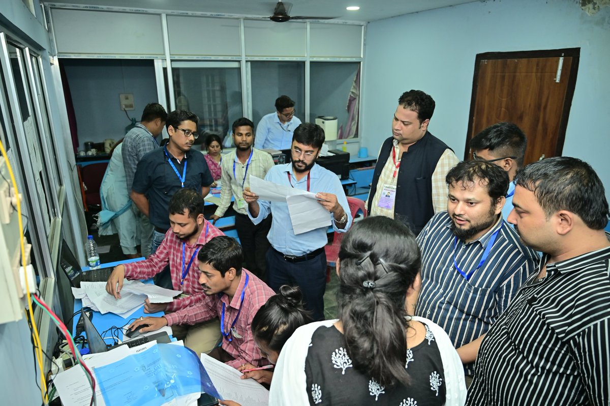 dc_nagaon's tweet image. #Verification and #DataReconciliation processes are currently underway to ensure the flawless submission of data related to the #2024ParliamentaryElection.
Concurrently, Sjt @narendrashah ,IAS the DC cum DEO, Nagaon extends heartfelt appreciation to the IT officers for their