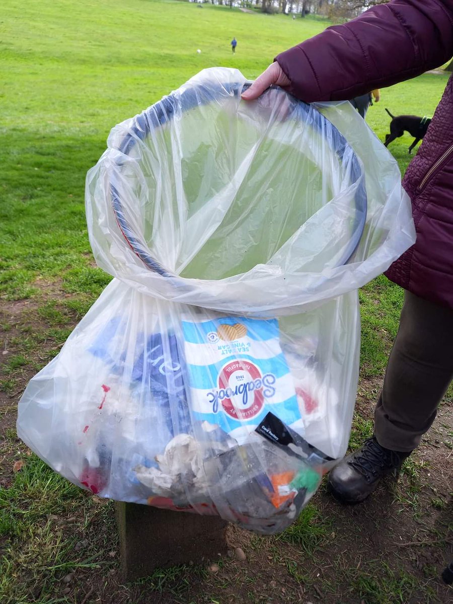 Martyn & Diane decided to switch things up by taking a different route for their litter picking session at Warley Woods - and their efforts paid off with yet another bag of litter removed!  #adoptastreet #volunteersmatter
#CleanerCommunities @SercoESUK @sandwellcouncil