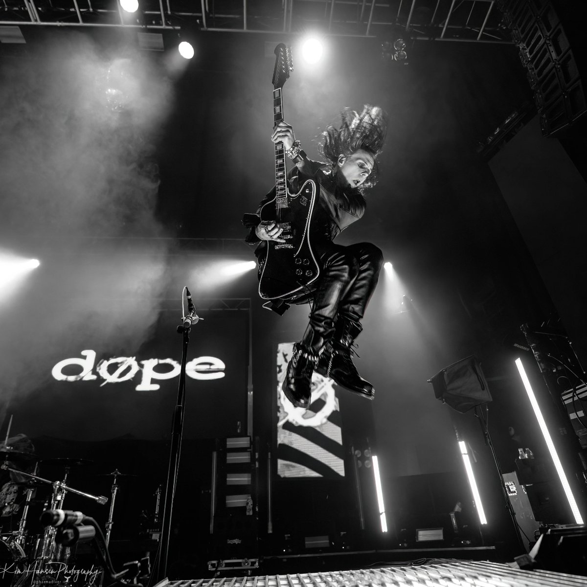 #firebirdfrieday Who's coming out to the Las Vegas NV Dope shows? I'll have my <a href="/MarvinGuitars/">Marvin Guitars</a> creeper bass which I used in the 'Best of Me' video. Now that I think about it...this is that basses live debut! 
#acey #aceyslade #gibson #firebird #Dope #marvinguitars #sicknewworld