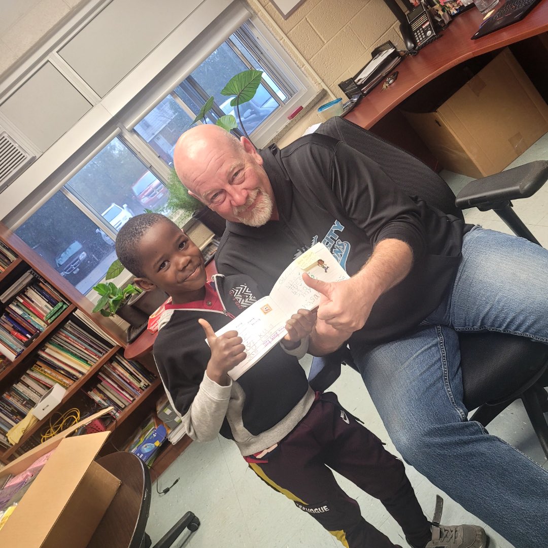 When it’s your first time rocking your UFLI encoding test, you get a visit to the office to celebrate! <a href="/CityFalcons/">Ford City Falcons</a> <a href="/gecdsbpro/">GECDSB PR</a> @MelindaHinch