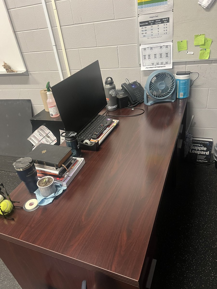 Every day I come to work my desk is cleaned and organized. Thankful for the custodial staff we have at @JISD_ATHLETICS . Make sure you take care of those that take care of your facilities! A simple thank you/have a nice day goes a long way!