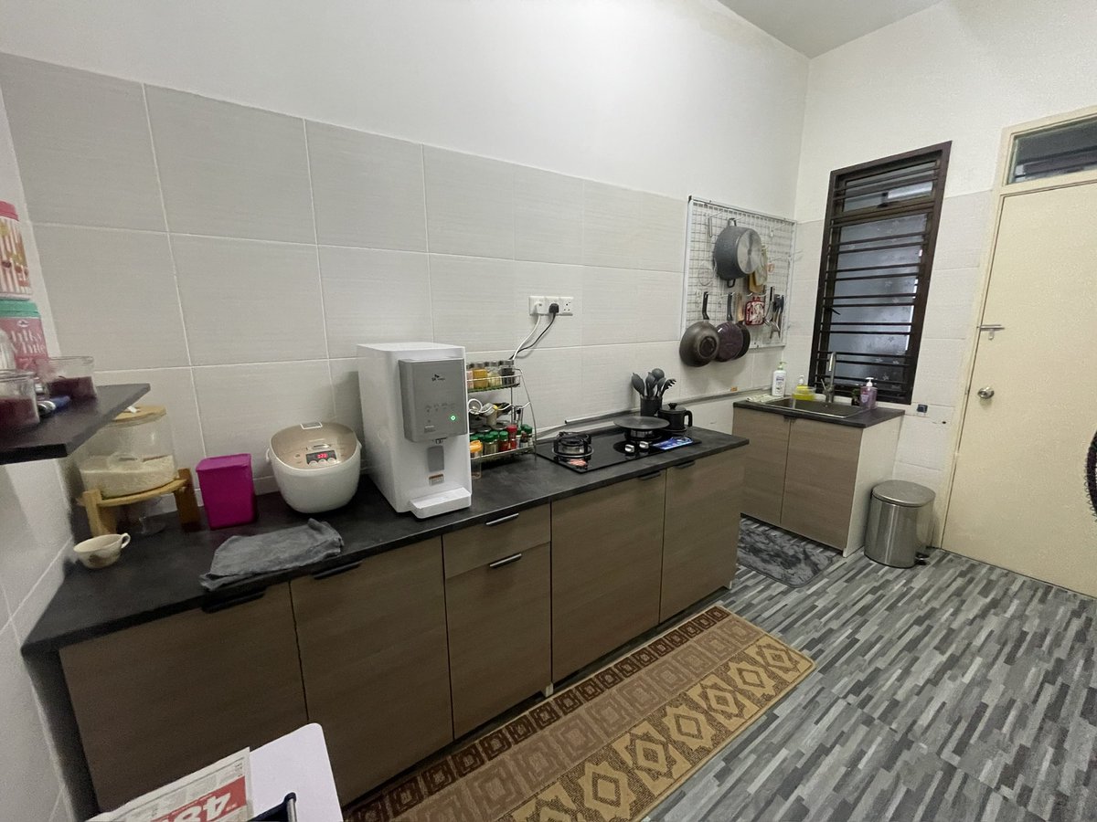 iszul9_'s tweet photo. Ada sesiapa yg berminat nak beli kabinet dapur siap sinki and stove. Kabinet from ikea (knoxhult) baru beli awal bulan Feb haritu. Self pickup di dato onn jb. Pape roger. https://t.co/QTfTKSsONq