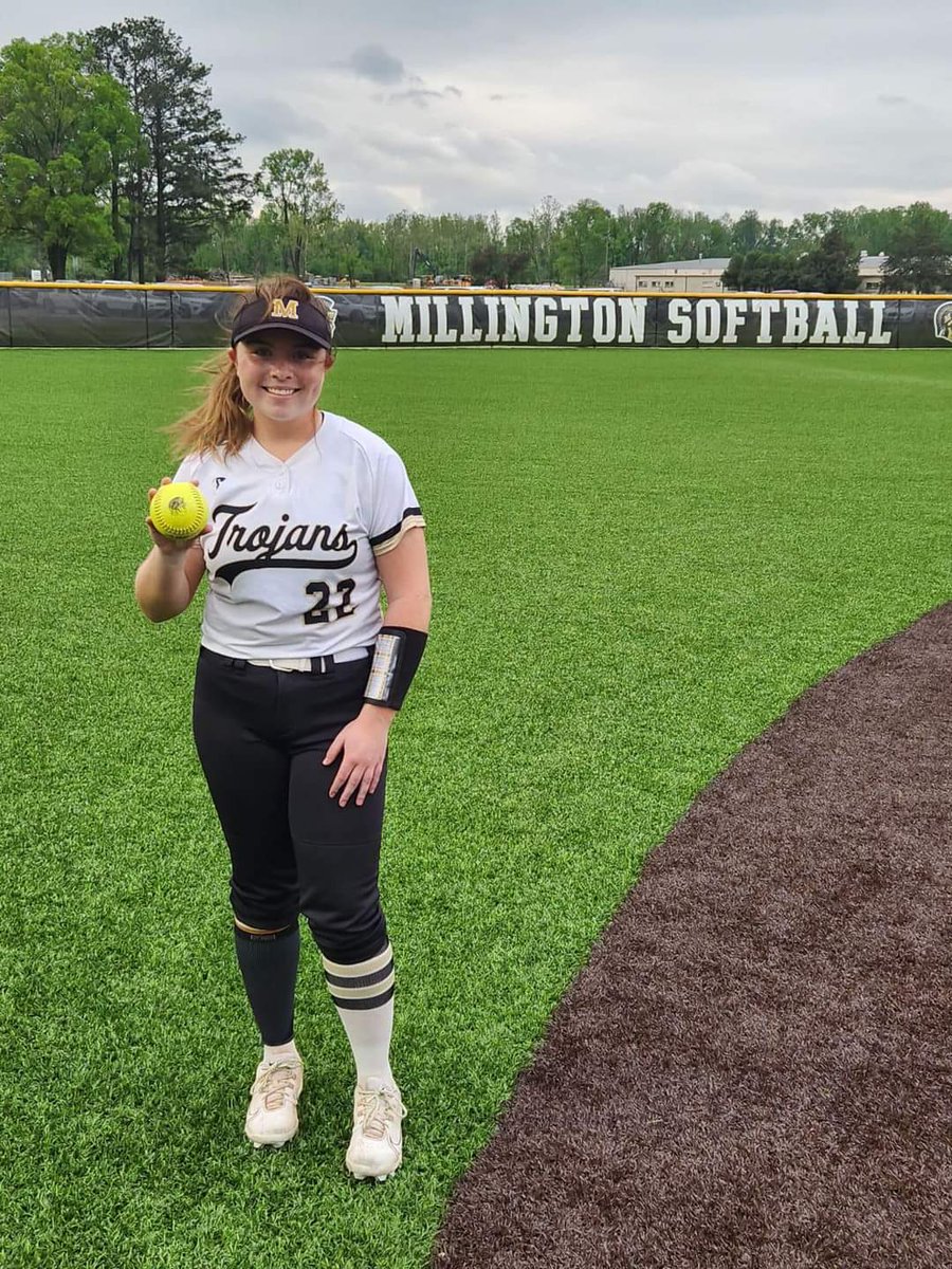 If this girl isn't player of the week, something is very wrong! Rilee Washburn @millingtonsball is 7-13 with 7 runs, 3 2B, a walk off grand slam & 12 RBI in 3 games. She had 6 RBI & a walk off grand slam in a game last Friday @johnvarlas @memphispreps #justakidfrommillington