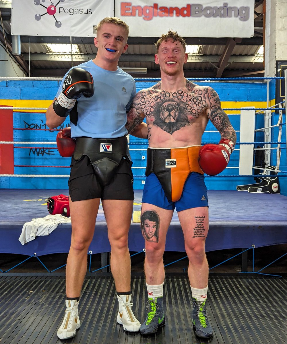 Great to catch up with <a href="/masoncartwright/">Mason Cartwright</a> and watch his final spar of camp with <a href="/steclarke/">stephen clarke</a>
Mason returns to the <a href="/vipboxing/">VIPboxing</a> ring on 27th April at Liverpool's Grand Central Hall. 

Just restocked him with tickets so hit him up to get yours! 🥊💫

#nutty #vipboxing #nolimits #spar