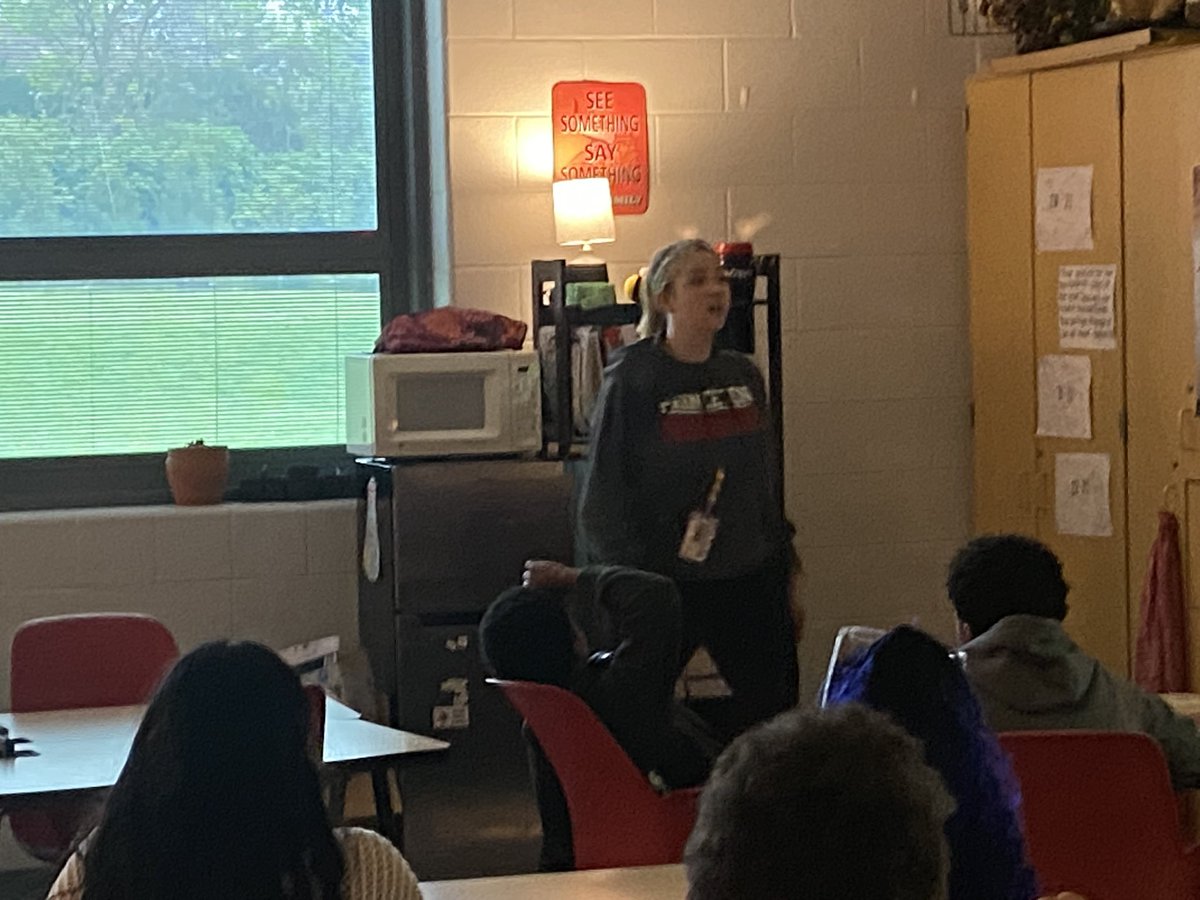 Watching Mrs. Mirrow captivate a class with science was the best happy Friday ever! 4th qtr is not relax time but high gear for our educators and learners! We are locked in @PCMSVikingPride @DrMackzum <a href="/PCSDViking/">PCSDVikings</a> <a href="/ElginCard11/">elgin card</a> #VikingDiff