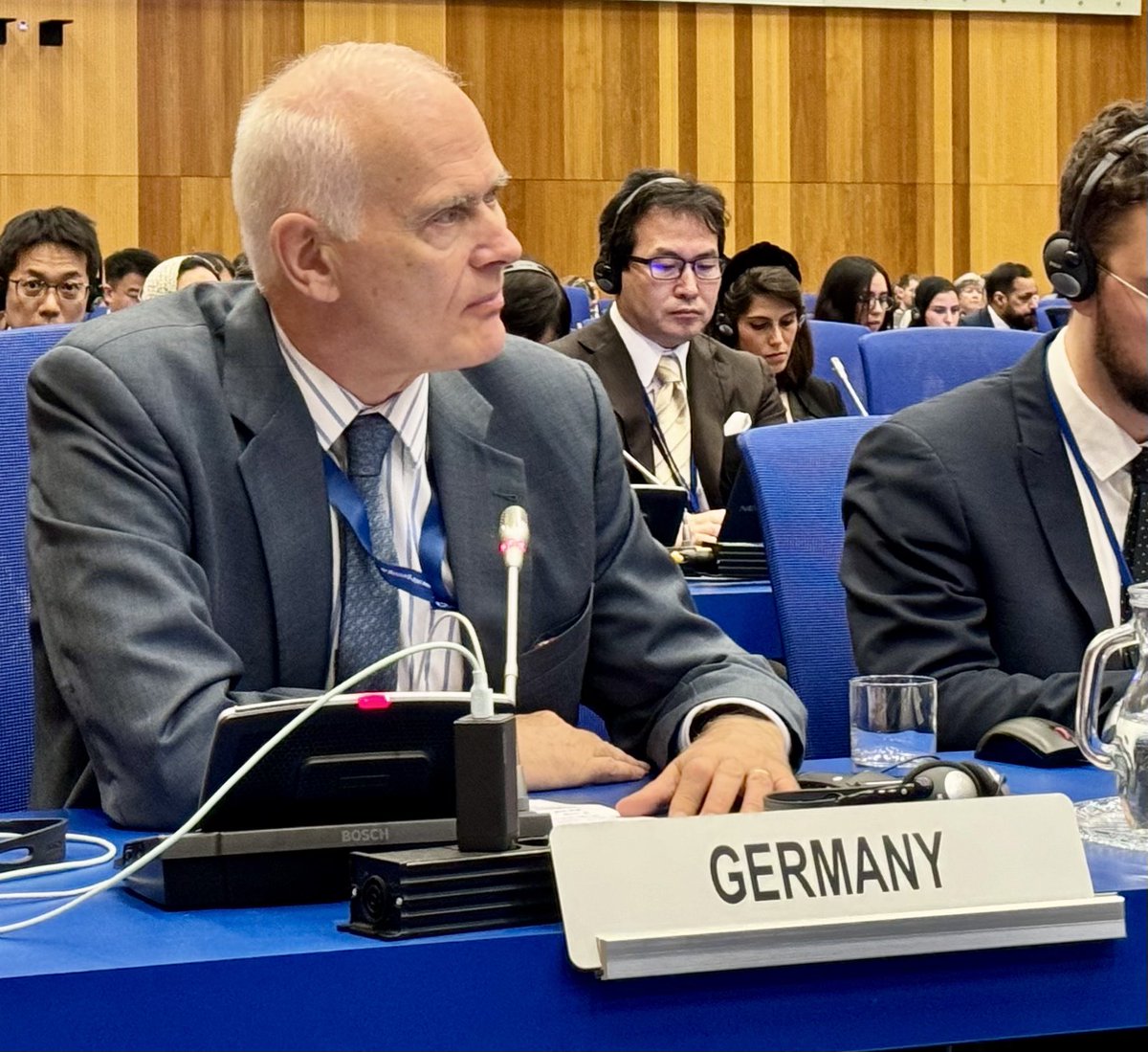 #UN #COPUOS from 15th to 26th April in Vienna. Ambassador Schmidt-Bremme gave the 🇩🇪 statement.  He stressed the pivotal role of the UN & the German commitment to advance the further development of relevant law, to enable future generations the use of outer space. 🇺🇳🇩🇪🚀