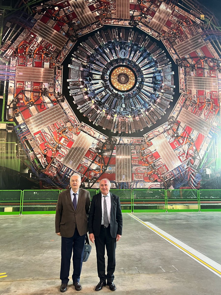 Rektörümüz Prof. Dr. M. Verşan Kök ile Rektör Yardımcımız ve aynı zamanda CERN CMS üyesi olan Prof. Dr. Mehmet Zeyrek, 15 Nisan 2024 tarihinde CERN'i ziyaret etti. Ziyaretleri sırasında, Araştırma ve Bilişimden Sorumlu Müdür Yardımcısı P. Wells ve Uluslararası İlişkilerde Üst…