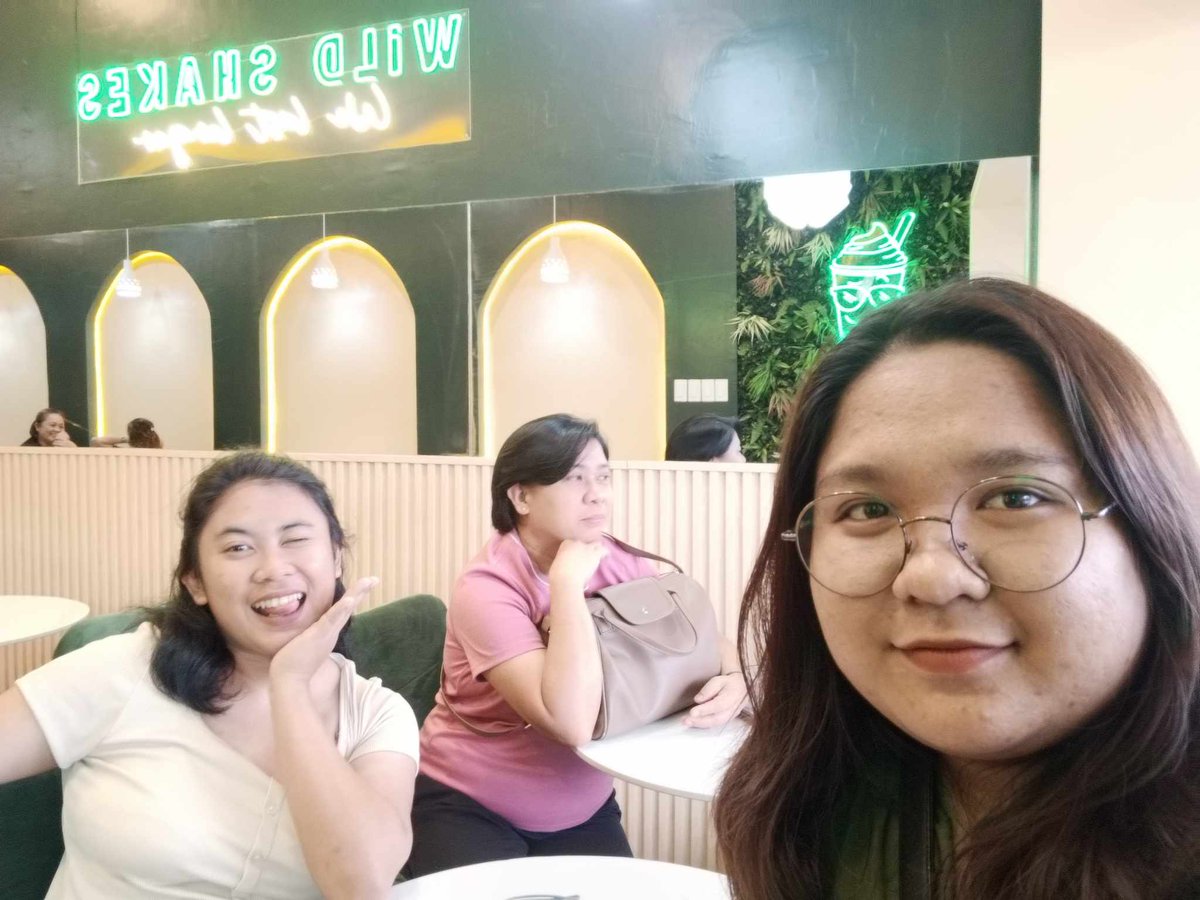 Jaiganda's tweet photo. Holidate with sizzümz 🧋💞 https://t.co/LQZiuPr1UK