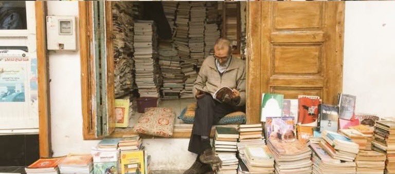 nawafalsalem6's tweet photo. يقول الأستاذ عباس العقاد: "القراءة وحدها هي التي تعطي الإنسان الواحد أكثر من حياة واحدة؛ لأنها تزيد هذه الحياة عمقًا
وإن كانت لا تطيلها بمقدار الحساب"! https://t.co/FNyanvY1EL