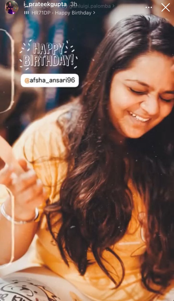 prashiaww's tweet photo. Kal rat ko ye moti fatichar ke ghar pe sasti cake le ke gaye the par fir bhi chipa rahe hai bhai s*x partner #ashisingh aur chakke gupte apne relationship enjoy karo openly 😂 rat ko thoonsne driver naukar Gupta bhi le ke gaya #ashdeep #sidashi https://t.co/hwsDP6Pcfb