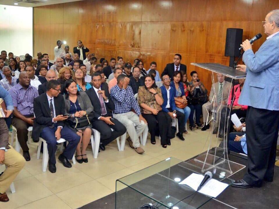 @franklinalm fue un consejero, desde nuestros inicios en la política, en el @colectivoLF me brindó un espacio de crecimiento político, junto a @LeonelFernandez fundamos la @FPcomunica y tuve el honor de ser parte de la coordinación del 1er congreso junto a él. Descanse en paz.