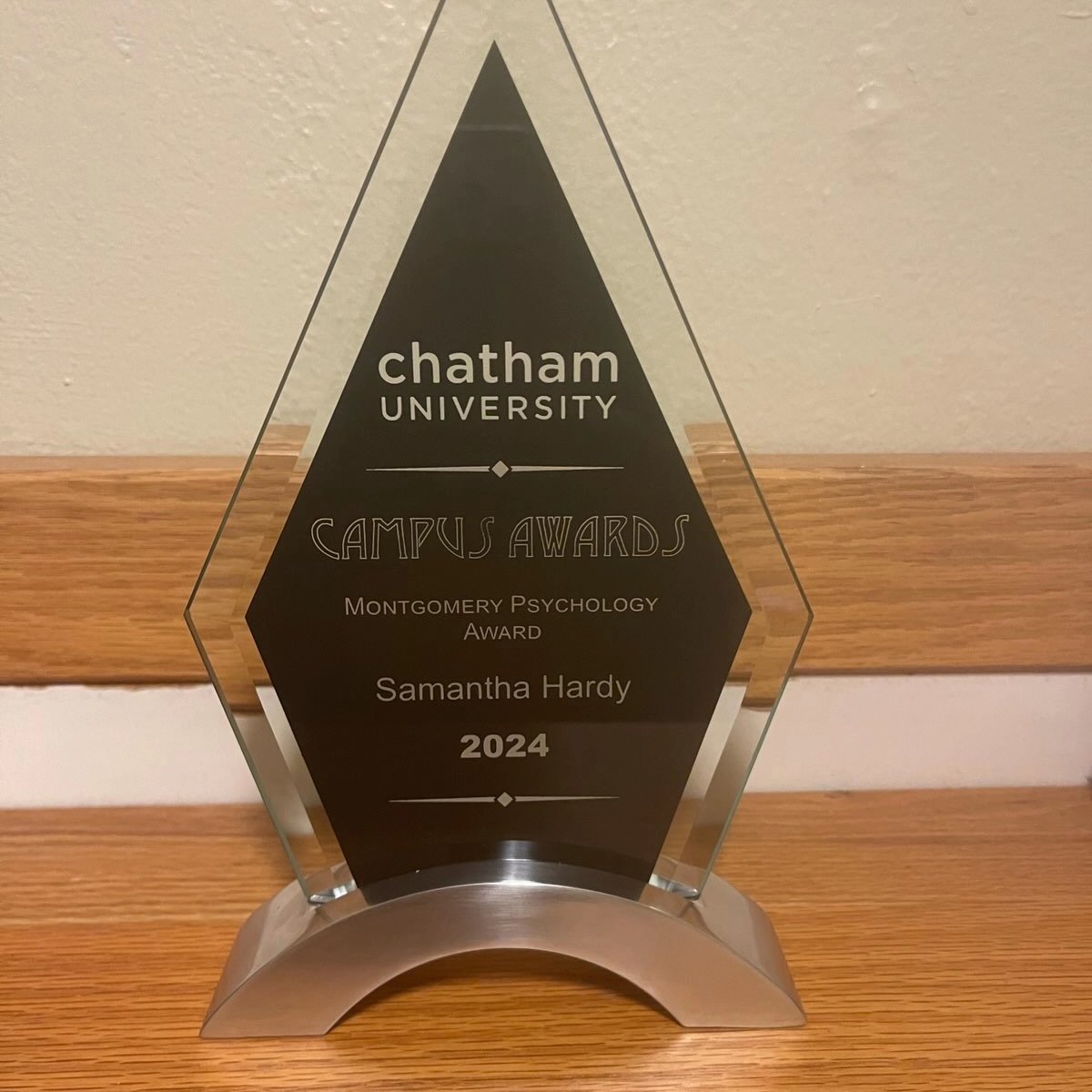 MDHoopmastersLC's tweet photo. Congratulations to Sam Hardy on her award for her outstanding achievement in her college major psychology. We are more than basketball at the Hoopmasters. @Sam____Hardy22 https://t.co/MyzIzRba42