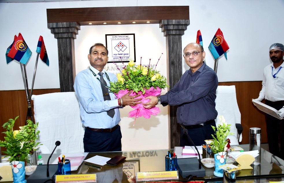 GM_OFBH_YIL's tweet photo. Shri Gurudutta Ray, Offg. CMD/YIL visited O.F. Bhusawal on 17th and 18th April 2024. He conducted SAMBAD in OFBH. He emphasised on a greater need for higher productivity, Modernisation &amp; timely delivery of the quality defence stores alongwith safety issues and more green zones. https://t.co/y6rGJ3ytbY