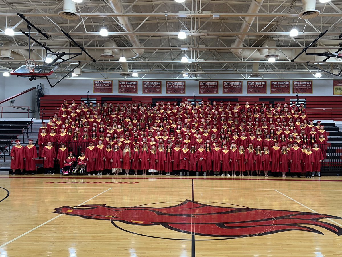 Cap &amp; Gown Picture Day for the BEHS Class of 2024! ❤️🎓