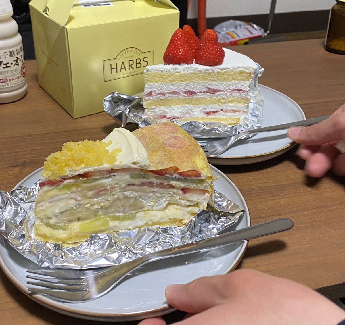 02nuit__'s tweet photo. 憧れの職業で内定が決まって本当に嬉しい
帰ったらお祝いケーキ買ってきてくれてた💧 https://t.co/EoM8PyZfBk