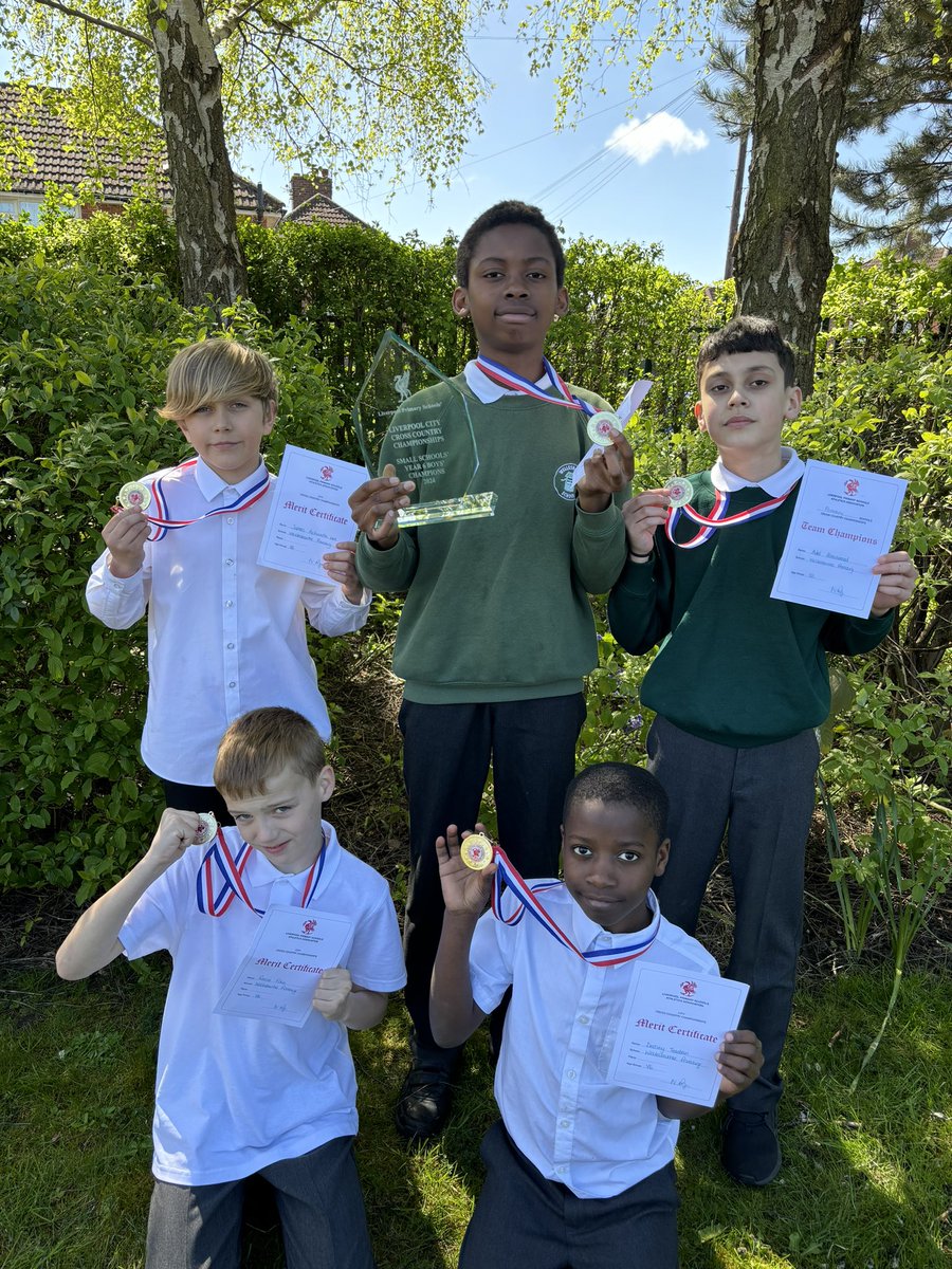 WellesbourneSch's tweet image. We only went and won Y6 Liverpool boys city cross country team for small schools! History has been made, well done to our team- you have been amazing. Well done to all the schools who have taken part it was a tough course at times and the weather was never great either. #LSSP