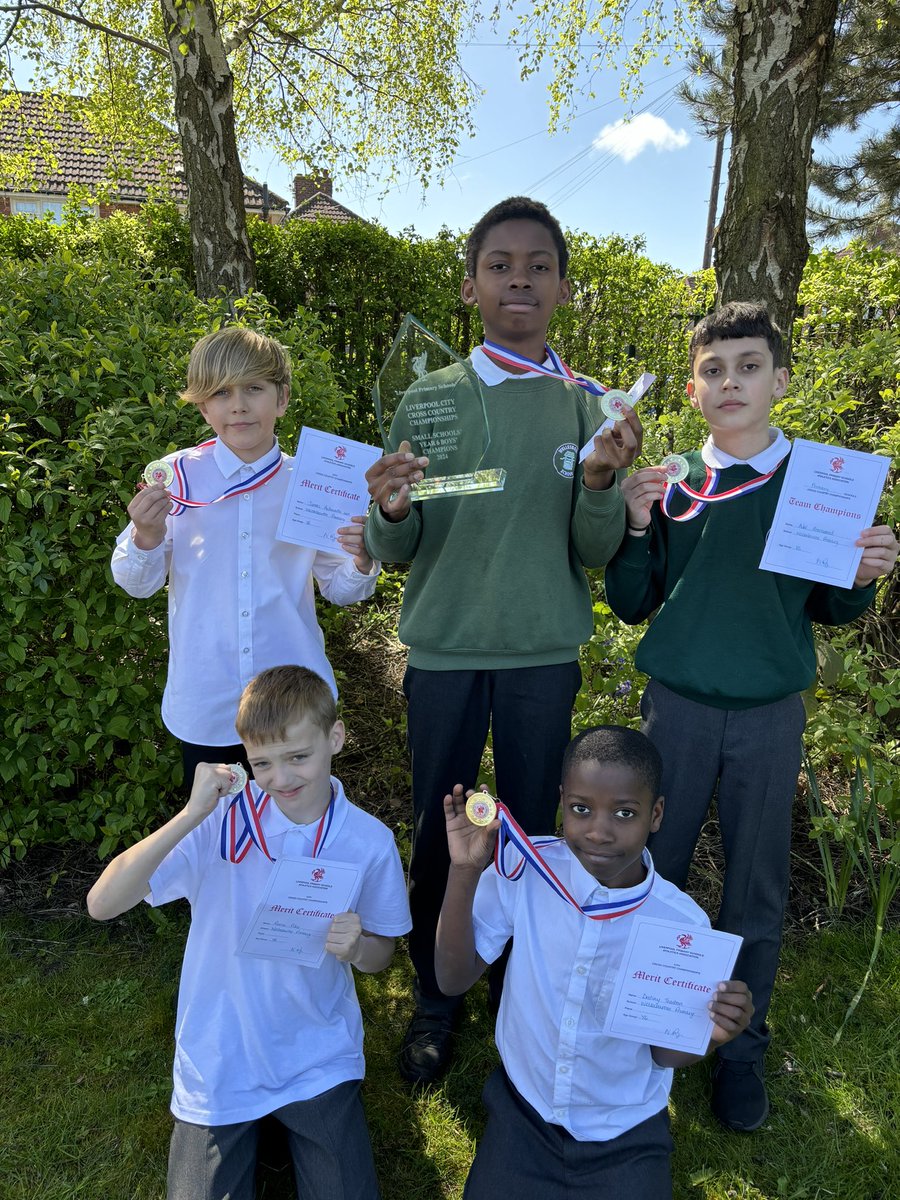 WellesbourneSch's tweet image. We only went and won Y6 Liverpool boys city cross country team for small schools! History has been made, well done to our team- you have been amazing. Well done to all the schools who have taken part it was a tough course at times and the weather was never great either. #LSSP