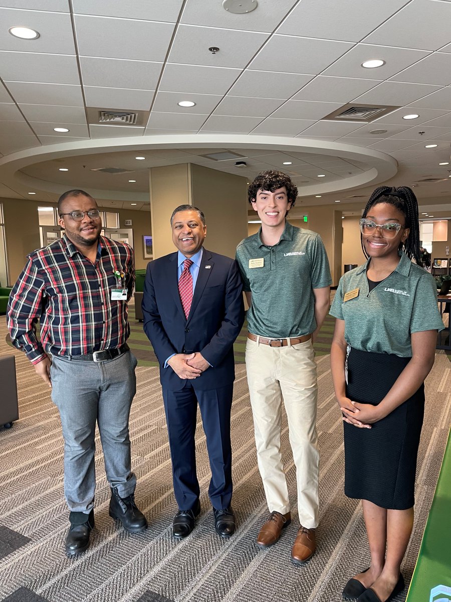 Ahead of his alumni lecture, @DrGupta46 met with public health students from @UABSOPH.
