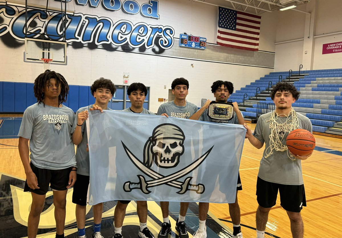 Coach Montgomery and Group 2 got the win 🏆 by a score of 28-18 over Coach Benedict and Group 1‼️ Even had a couple seniors (DeLeon & Rodriguez) come out of retirement and lace it up 🏀 #BucPRiDE #DEFENSE