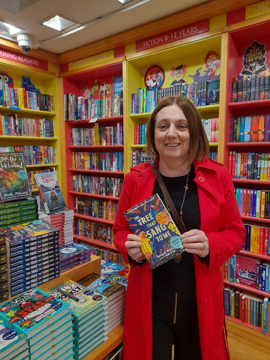 #TheTreeThatSangToMe book tour continues🌳🌳🌳Thanks to the wonderful staff in @ByrnesBooks and @dubray Galway. And to the lovely Gráinne in @easons Shop Street for jumping in the photo with me!!! Lots of signed copies available now📚✨☺️