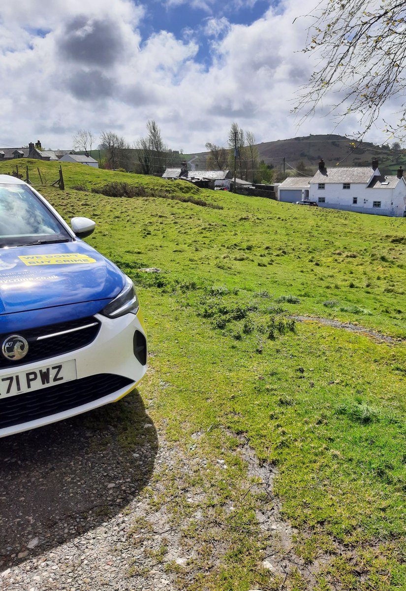 PCSO Kaya has been out and about in some of our more rural communities getting her daily steps in - lovely weather for some foot patrol 🌻 🌤️ 👮🏻 🚶‍♀️