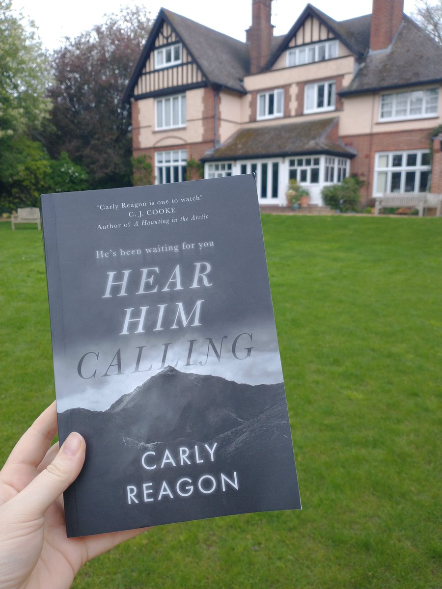 In Cambridge for a panel on the @LucyCavColl #FictionPrize so it seemed right to bring @carlyreagon's brilliant #HearHimCalling back to where I first heard about it! (Also, can only read it in the daylight, with lots of people around 😨)