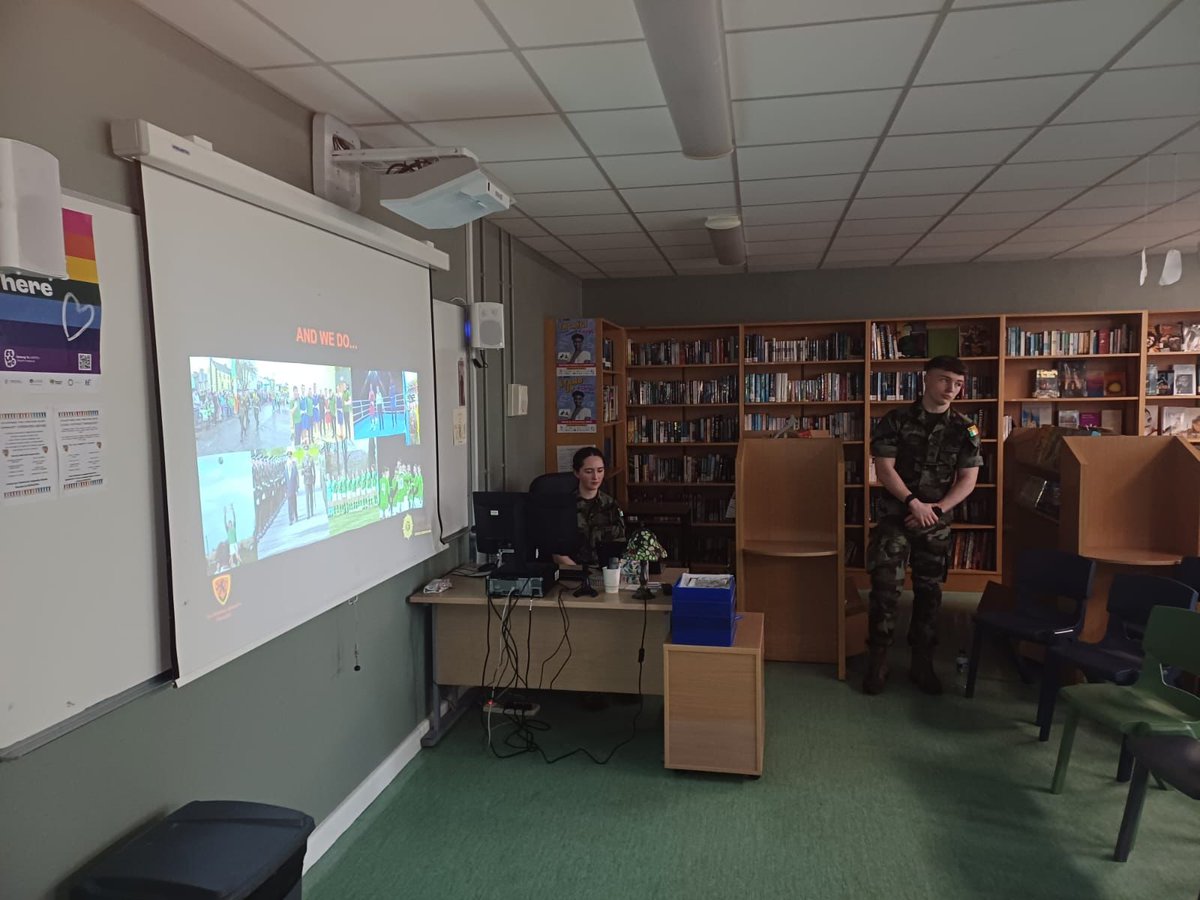 We were delighted to visit St. Columba’s Comprehensive, Glenties today, where our personnel briefed students on the opportunities and experiences offered by a career in the Defence Forces. A big thank you to all the staff and students of St. Columba’s for their hospitality. 🦁🇮🇪