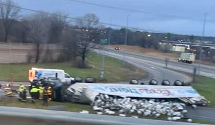 Beer truck rollover at Brockville 401 ramp scatters kegs over roadway
brockvilleist.com/2024/04/19/bee…
@LandGTraffic