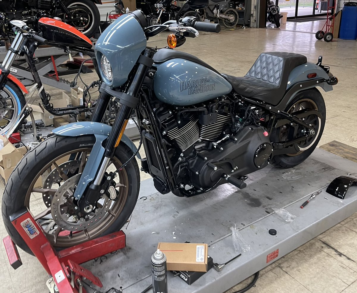 BuffaloHarley's tweet photo. Just in!
Street Glide in Alpine Creen and Chrome
Low Rider in sharkskin. Stting up as 2 up
#buffalo #milwaukee #WillieG #harley #harleydavidson #hdmuseum #buffaloharley #since1921 #findyourfreedom #livethelegend #unitedweride #streetglide #lowrider https://t.co/BQFsadYCVQ