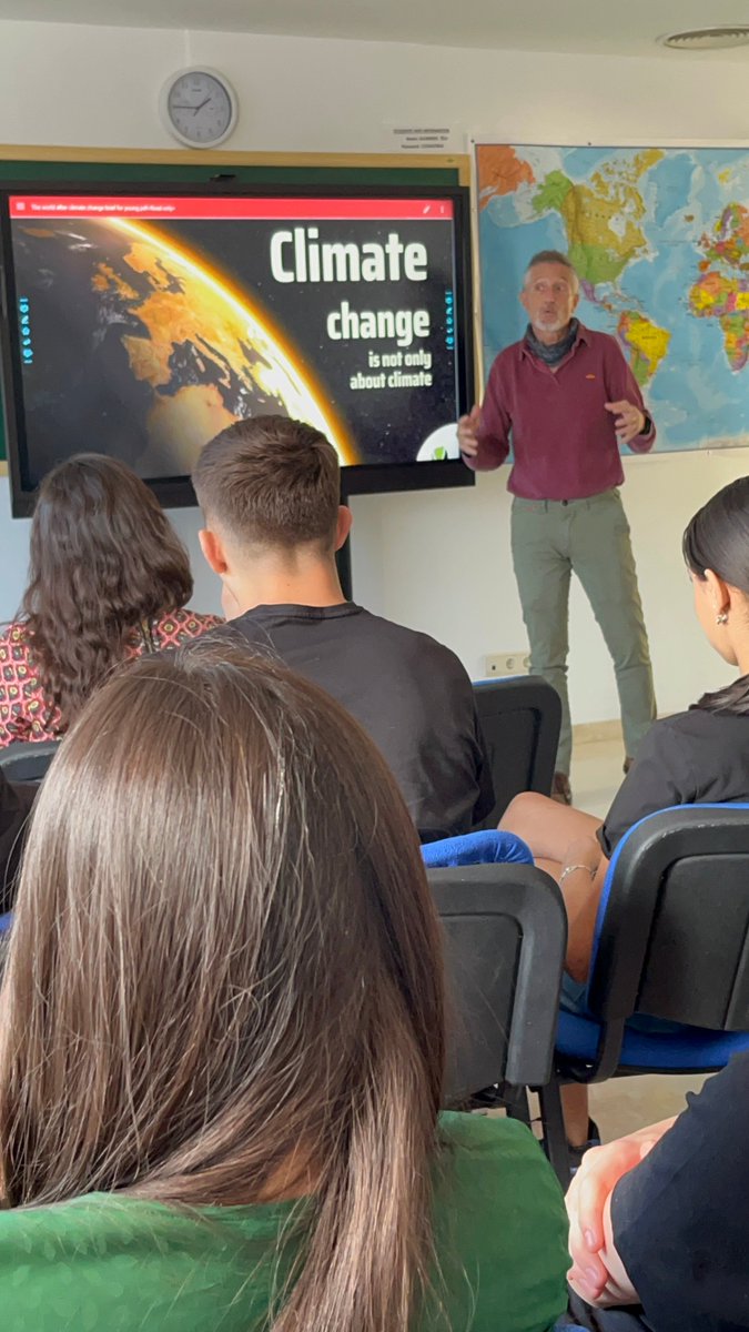 This Wednesday was truly special at ACS!We were honored to welcome #FernandoValladares, a top-notch scientist from #CSIC, who wowed us with his talk on “The Recivilization”
In today’s world, we’re faced with big questions about our environment, society,and the future of humanity.