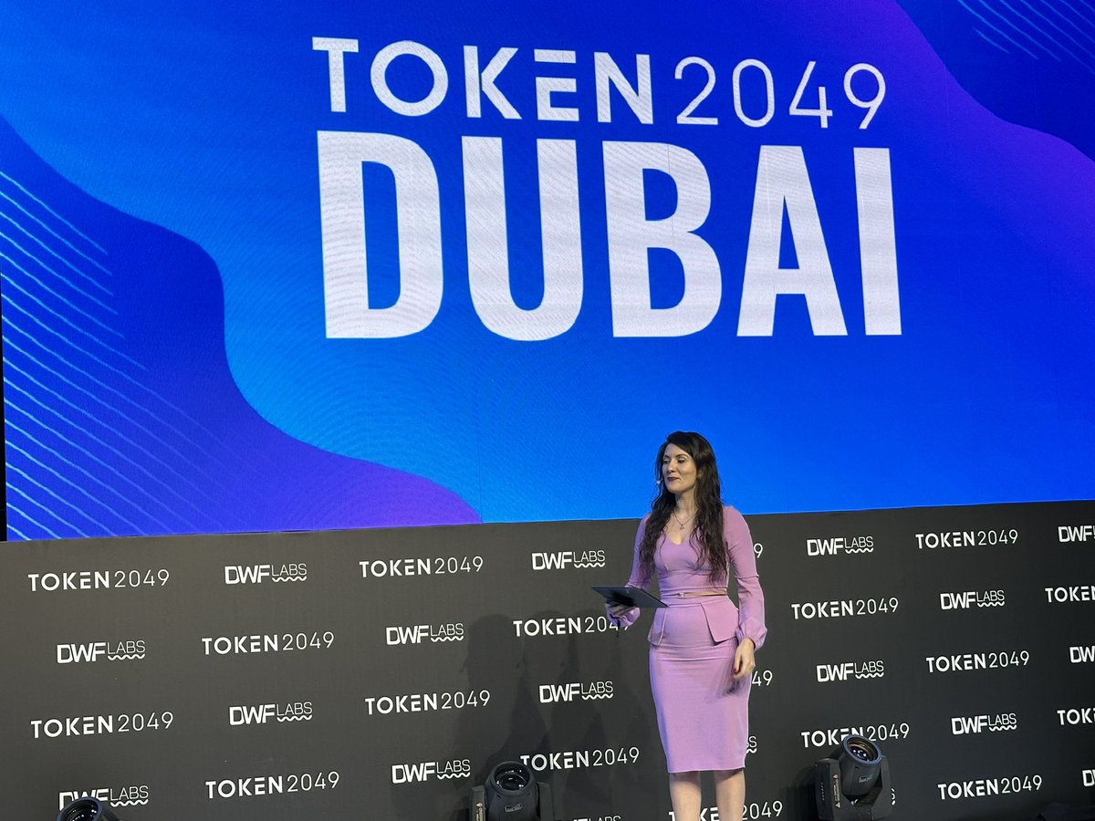 Having an incredible time at #TOKEN2049 with the amazing host @MariaV54 ! Her energy and enthusiasm are truly infectious. 🚀 #crypto #blockchain #SharpToken