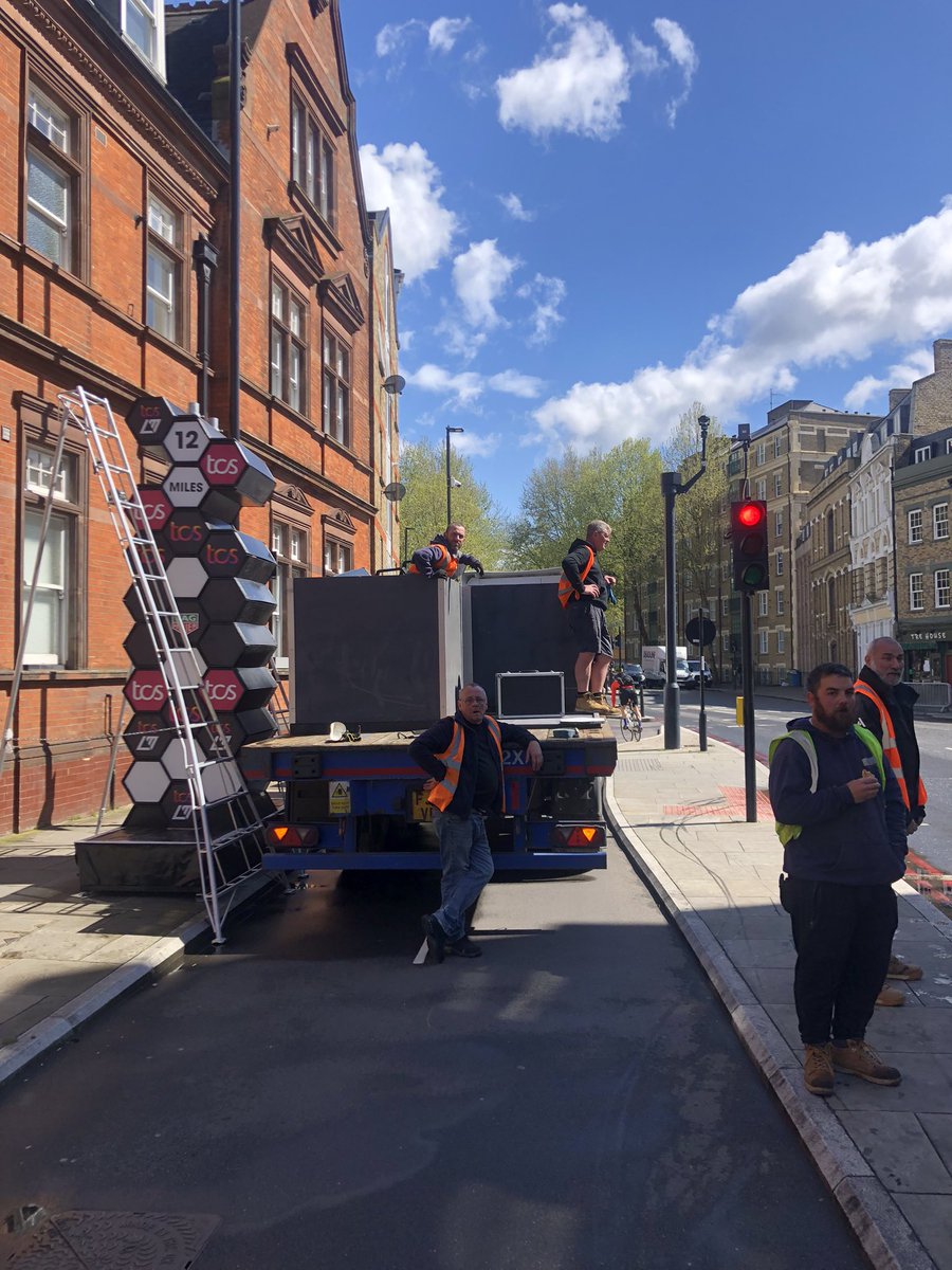 For the second year in a row @LondonMarathon workers setting up fully block Cycleway4 dangerously forcing contraflow cyclists into oncoming traffic with no signal. They don’t block the road of course & no formal closure. @TfL This is appalling. #LondonMarathon