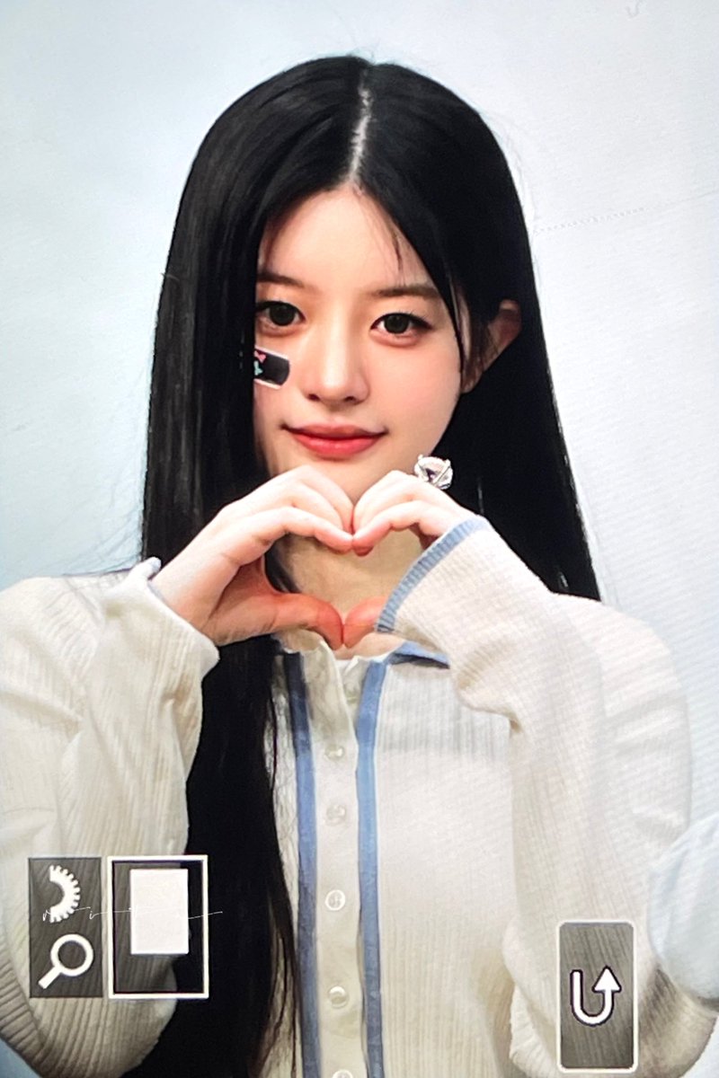 Vvv1taa's tweet photo. 240419

#민주 #MINJU #아일릿 #ILLIT https://t.co/j1W9w52leX