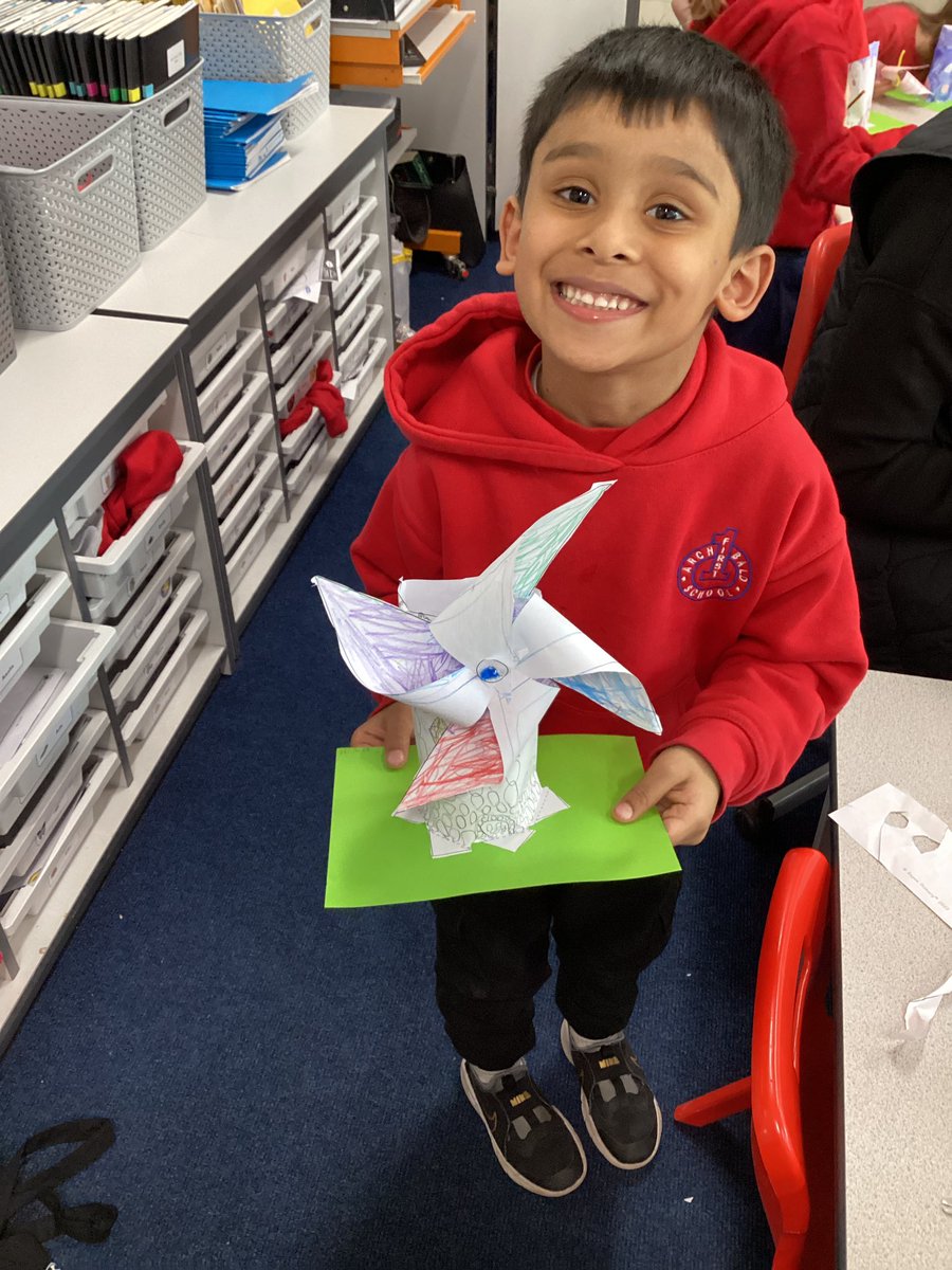 ArchibaldFirst's tweet photo. Year 1 have designed and created windmills for a very special client 🐭🧀
We had to join materials together to make a stable structure. We hope you like them! #AFSDT #AFSCreative https://t.co/rgZEyAZQtV