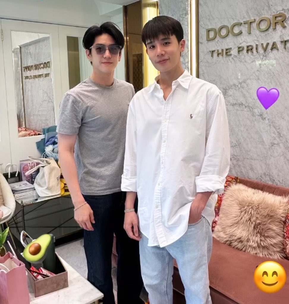 julyarchive_'s tweet photo. มาคลีนิกคนเดียวหรอจ๊-             แฟนเป็นหมอครับ https://t.co/TgYtazrVO6