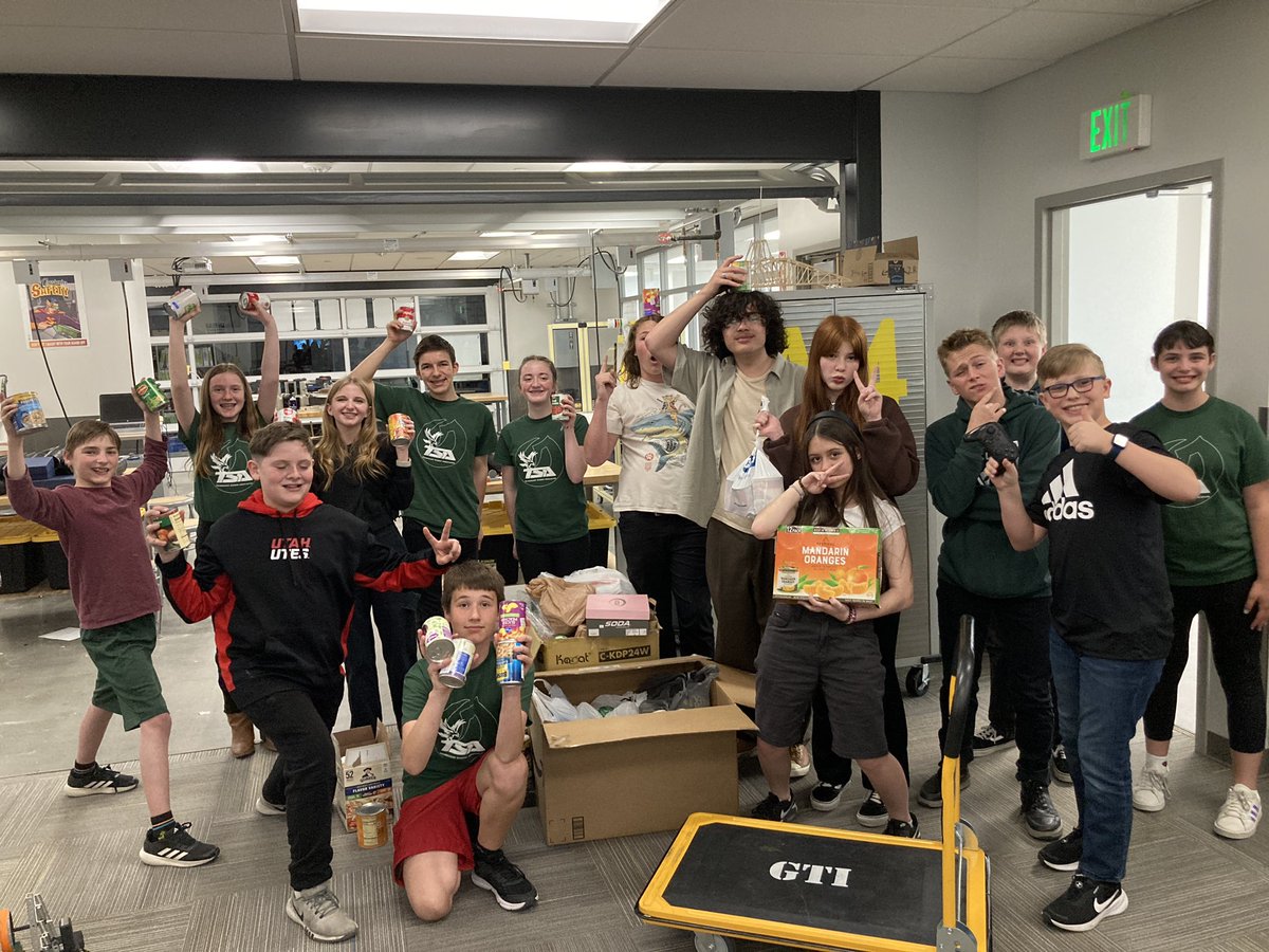 EvergreenJunior's tweet photo. Evergreen, @OlympusTSA, and @Granite_Tech combined for a canned food drive to benefit @Olympus_High food bank.  Students paid five cans for admission to a Smash Bros tournament.  @UtahTSA @UtahCTE @GraniteSchools https://t.co/OHkdtDDVgg