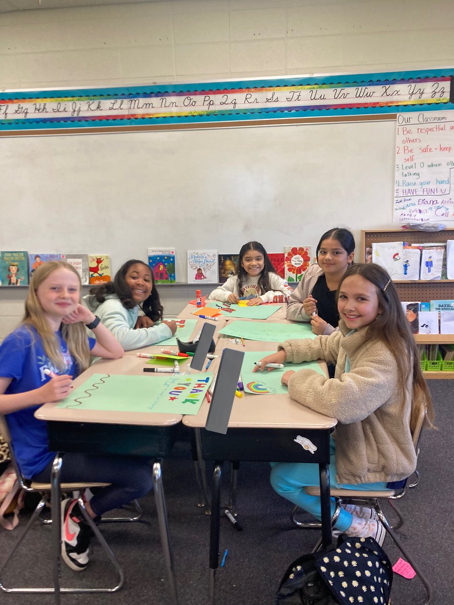 Members kicked off the morning making surprise cards and posters for some very special people! @CowlishawKoalas #rockishaw