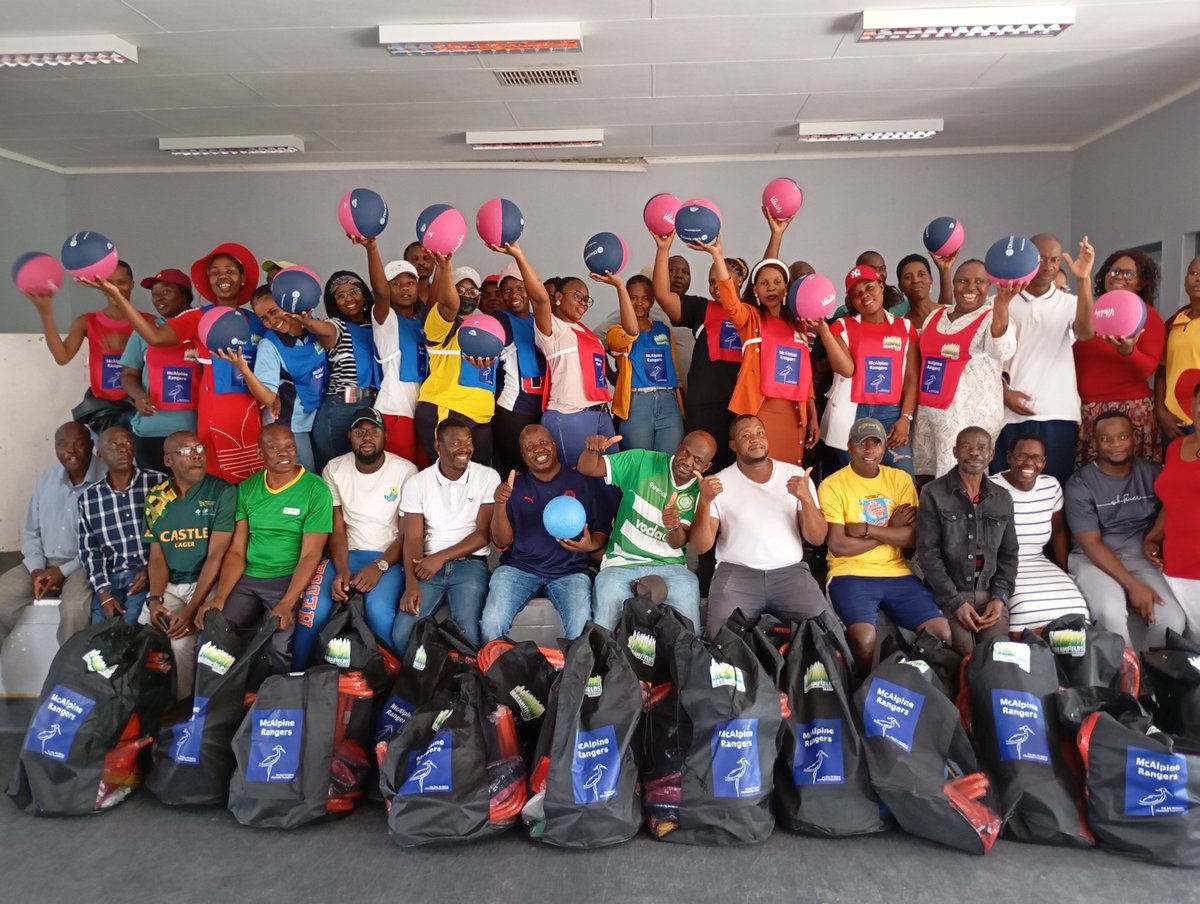 DreamfieldsP's tweet image. Dreamfields Family is Growing. Today we welcome 18 new schools from Maruleng in Limpopo. Thanks to the #RoyMcAlpineCharitableFoundation for helping us to #GrowDreams #DreamLeague #football #Netball #schoolsports #Maruleng