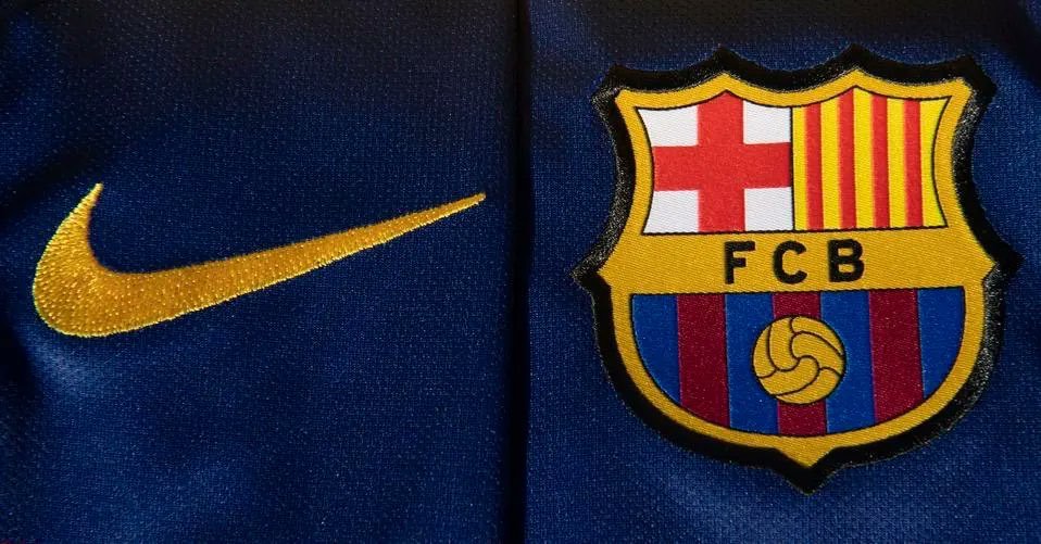 📂 @Luis_F_Rojo 🚨 Barça y Nike están negociando un megacontrato, está muy avanzado 📌 Las cifras son similares a las de Puma 👉 El Barça pretende conseguir 120 M€ por temporada más bonus por 10 temporadas 👉 Además habría una bonificación por firma del contrato de 100 M€