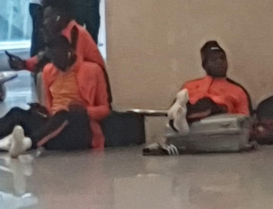 bedjosessien's tweet photo. Such scenes should not be allowed in Africa especially against football teams.

TRS Berkane Team has been blocked by the Algerian authorities for 3 hours at the local airport.

Their football equipment and outfits were seized.

Football ⚽️ should be love 

@soka25east https://t.co/IHdxDDOmIH