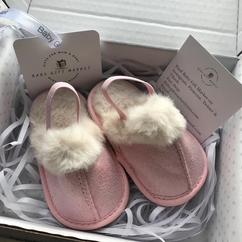 Baby Ugg style slippers- Baby slippers- Baby girl - Newborn gifts 💗👶🏻 babygiftmarket.etsy.com/listing/167766… #craftbizparty #SmallBizFridayUK