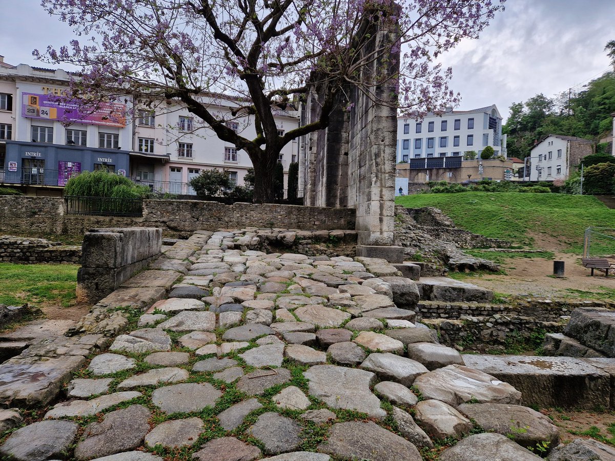 Roman roads EVERYWHERE in lovely Vienne! That at third went on to the Rhine frontier! Blimey! @BAR_Publishing @AC_NavalHistory @AncientRomeLive @ArtsHumsUniKent @kentiquity @DrJEBall