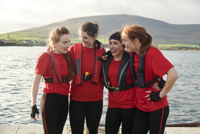 Aoife finds herself returning to the competitive world of rowing in Naomhógs, native Irish boats in the heartwarming Irish language feature TARRAC 🛶 Screening as part of @CineGaelMtl at @DeSeveCinema🎞 More info 👉 cinegaelmontreal.com @culture_ireland #IFIInternational