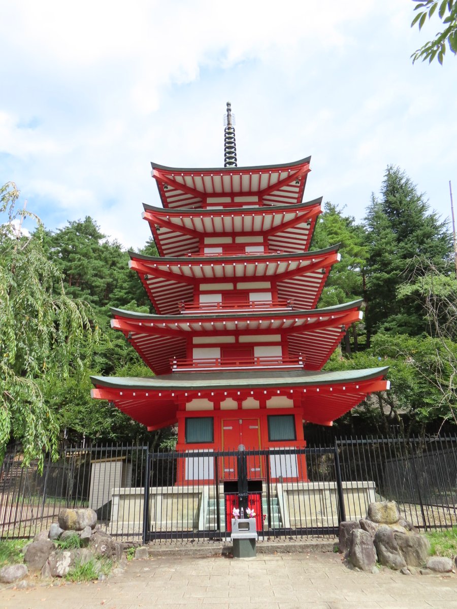 2023/9/2に参拝 新倉富士浅間神社
見開き御朱印で夏Ver
この時は富士山ががっつりと雲に覆われて隠れていました🗻😭
#新倉富士浅間神社 #御朱印 #神社仏閣 #神社