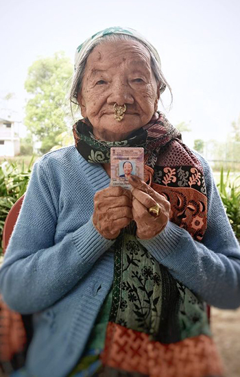 A 93-year old woman casting her votes (Sikkim)
Huge respect to her!!!

Source: ECI website.         

#ElectionDay #Elections2024 #ChunavKaParv #GeneralElectionN0W