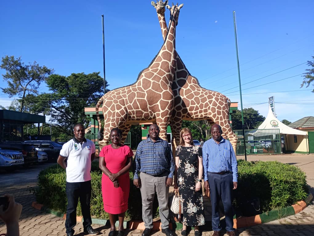 #Kampala2024 D'EST EN OUEST : VISIBILITÉ DU 11E CONGRÈS ET PARTENARIATS À L'UWEC-@UWEC_EntebbeZoo Prof @eidcynthia @FipfOrg, Prof @DRMatcero @OfficialMubs @auf_org, met with Mr. James Musinguzi, E.D @UWEC_EntebbeZoo, ahead of the 11th congress. Fr more, kampala2024.fipf.org/content/visite…